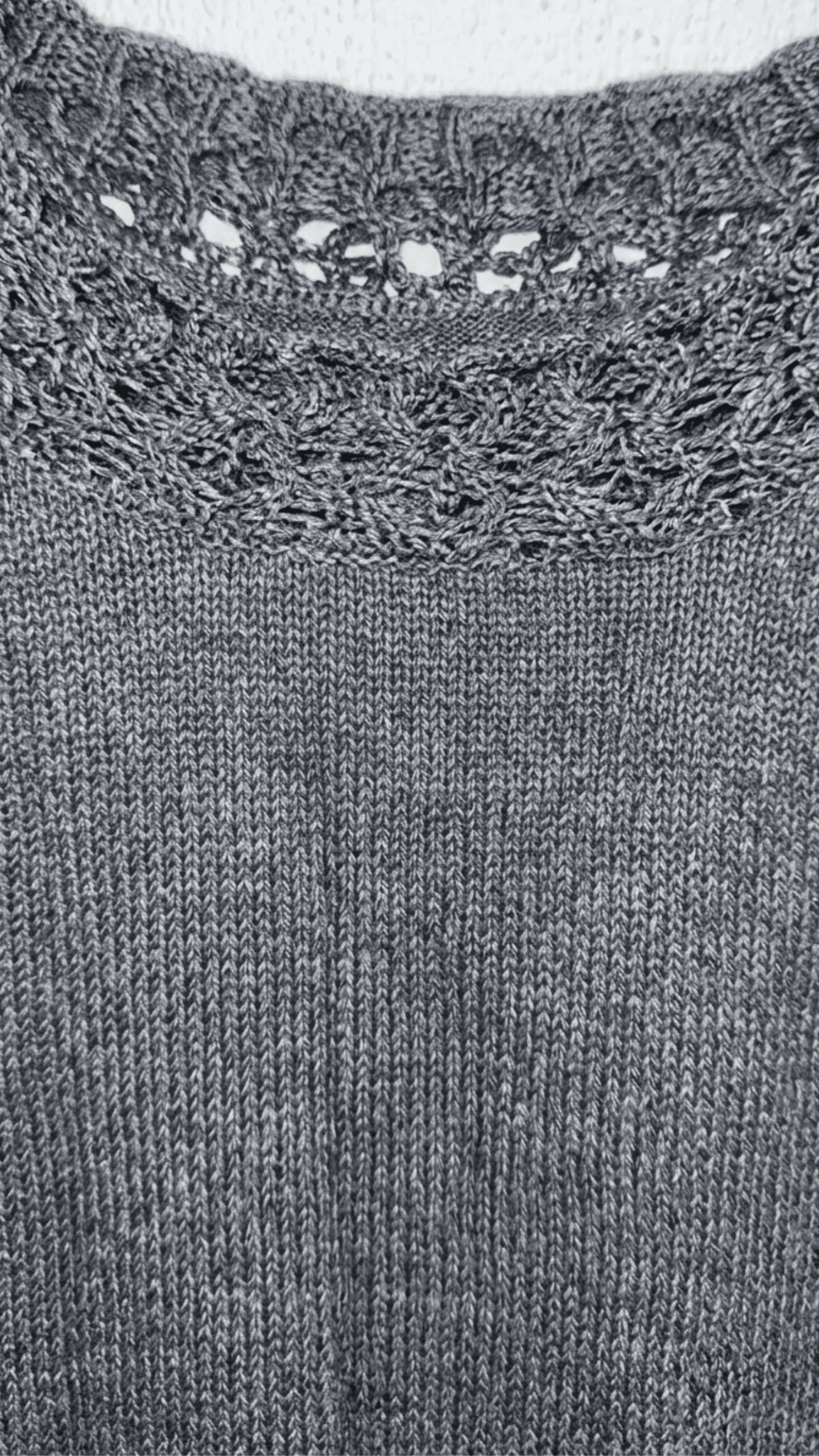 Suéter de Punto Fino con Cuello Calado 2
