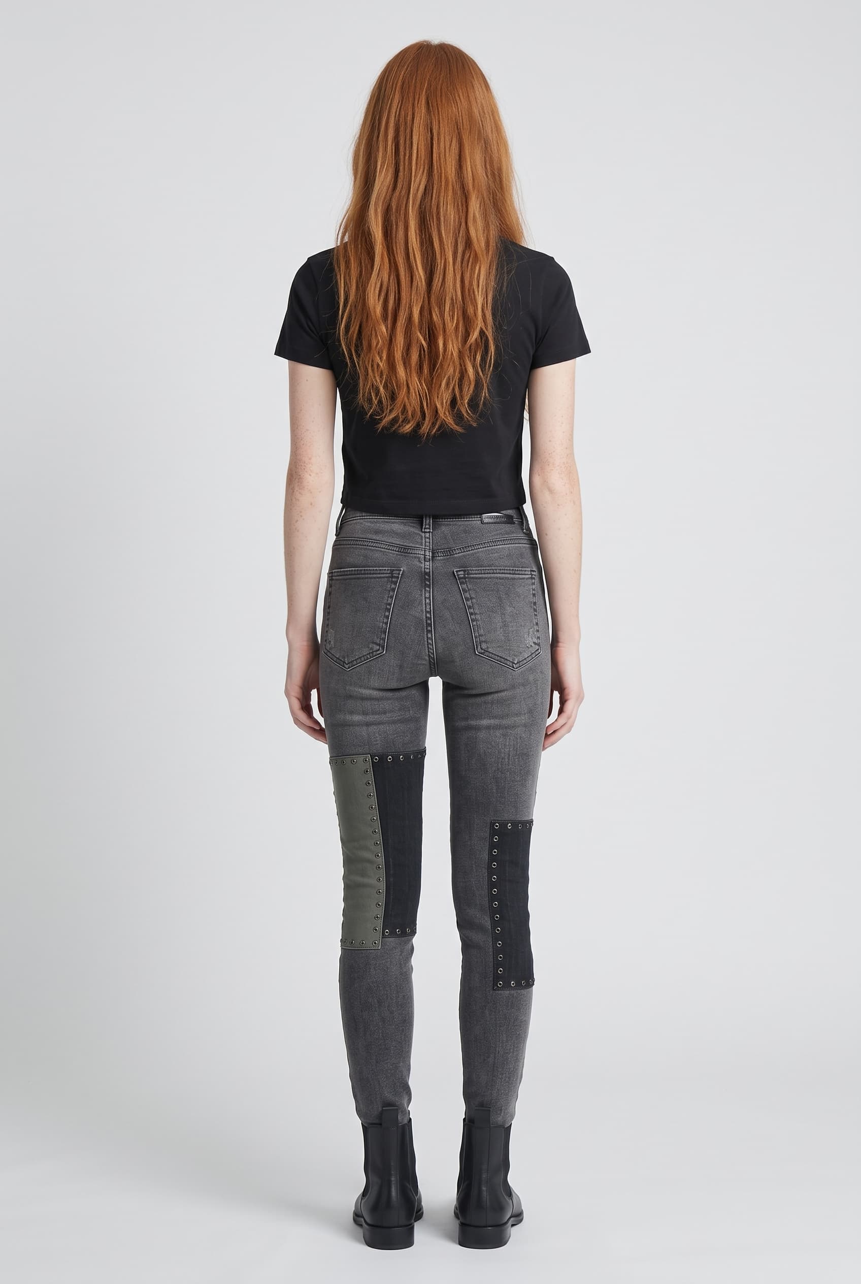 Pantalón de Mezclilla Negro con Estoperoles 4