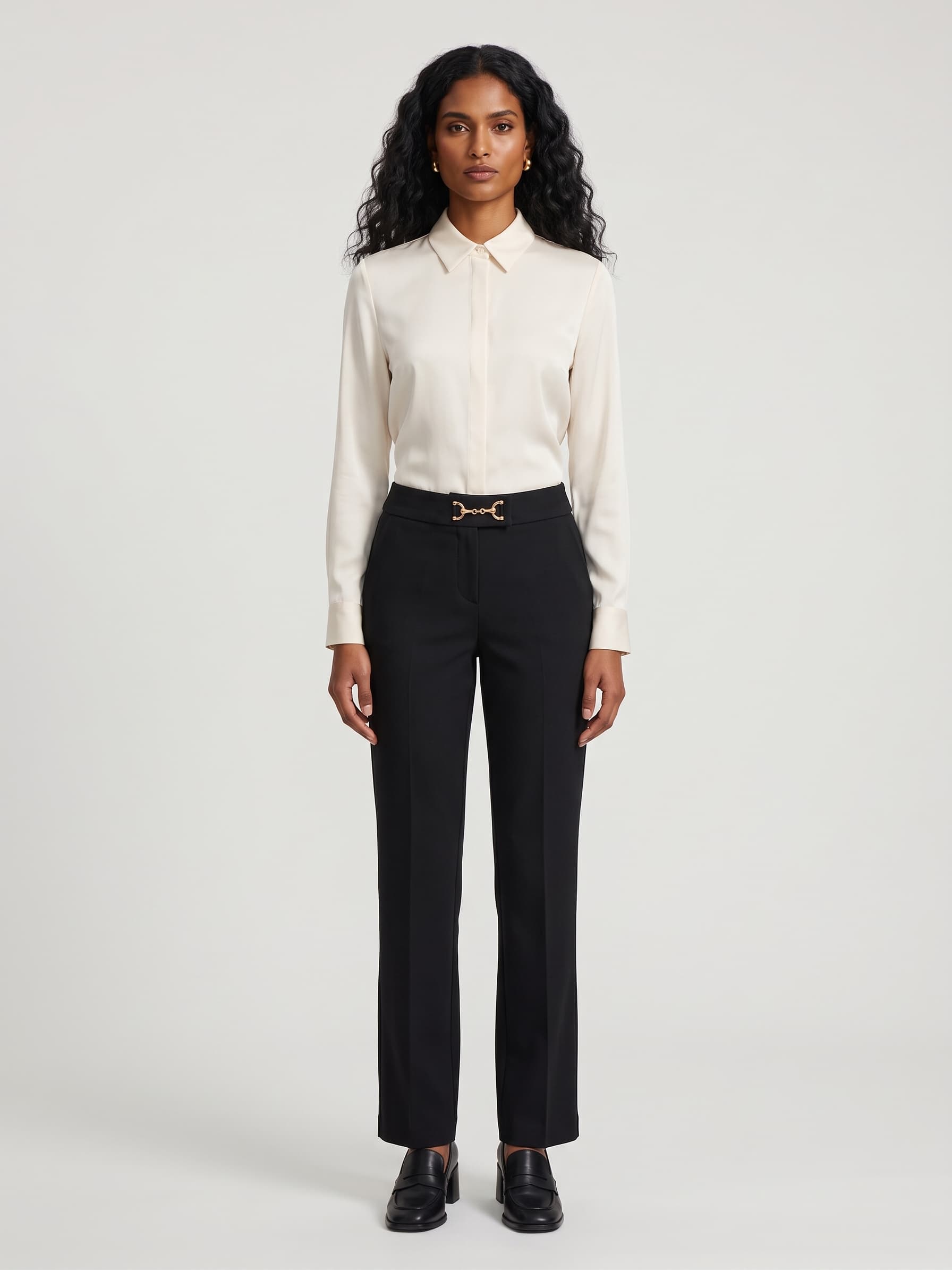 Pantalón de Vestir Negro con Hebilla Dorada
